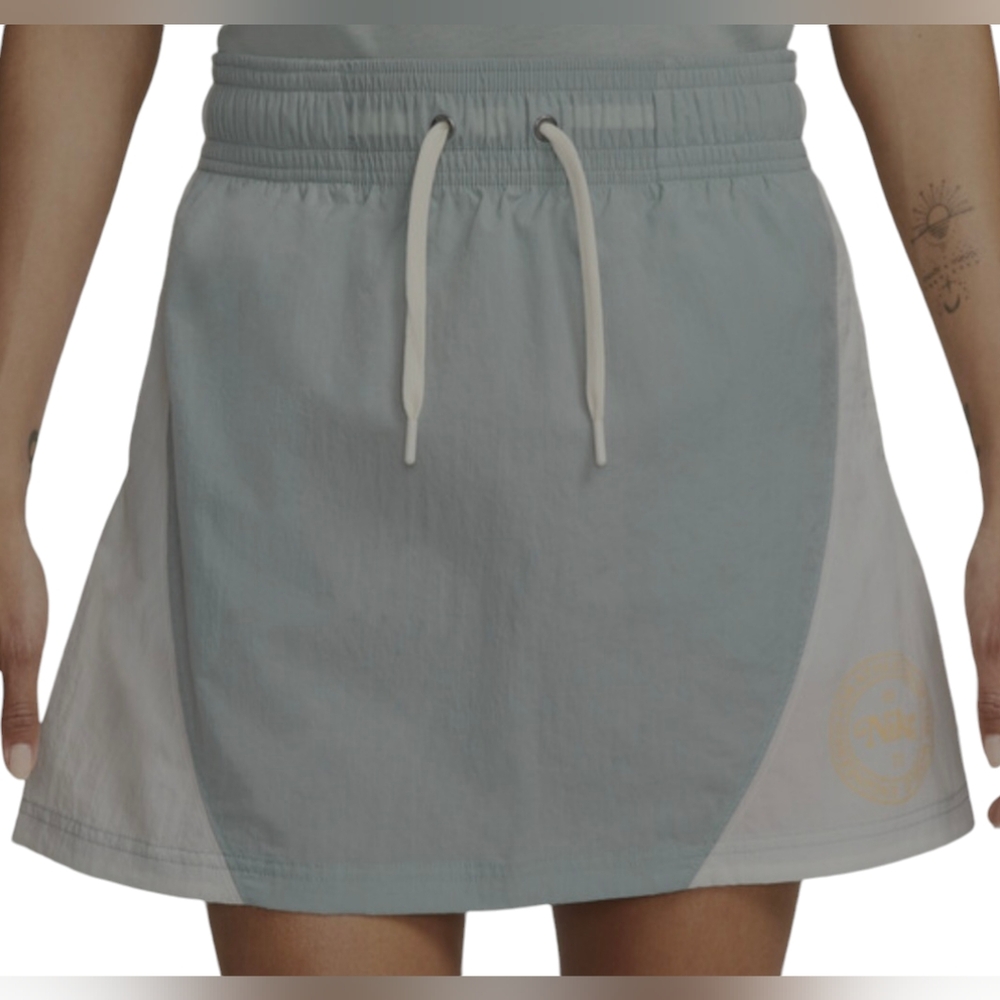 Nike Heritage Women's Highwaste Woven Skirt Size Medium